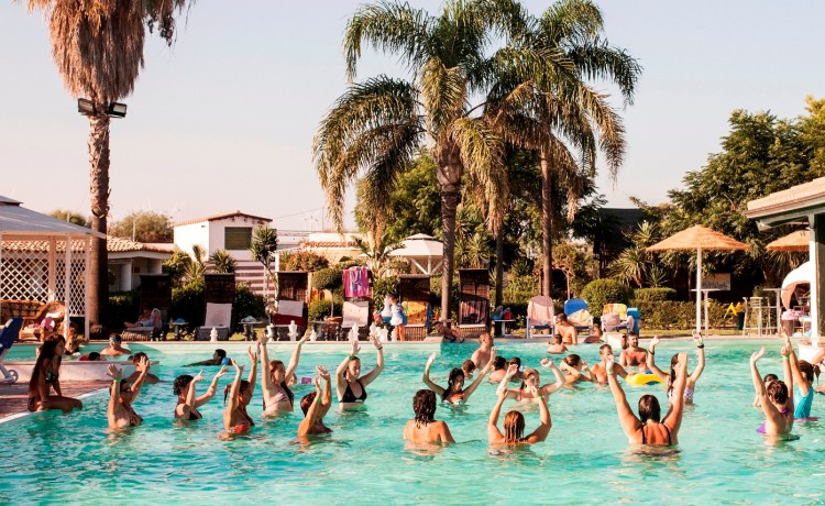 villaggio, spiagge, rosse, isola, capo, rizzuto, calabria, offerte, dirotta, da, noi